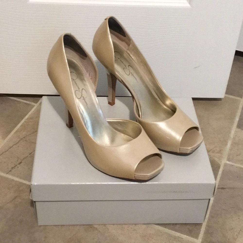 Ivory peep toe pumps